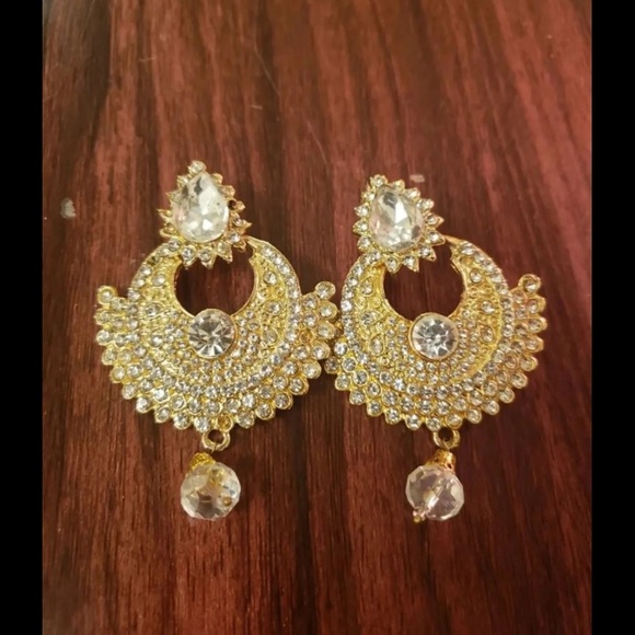 Beautiful earrings - Picture 2 of 3